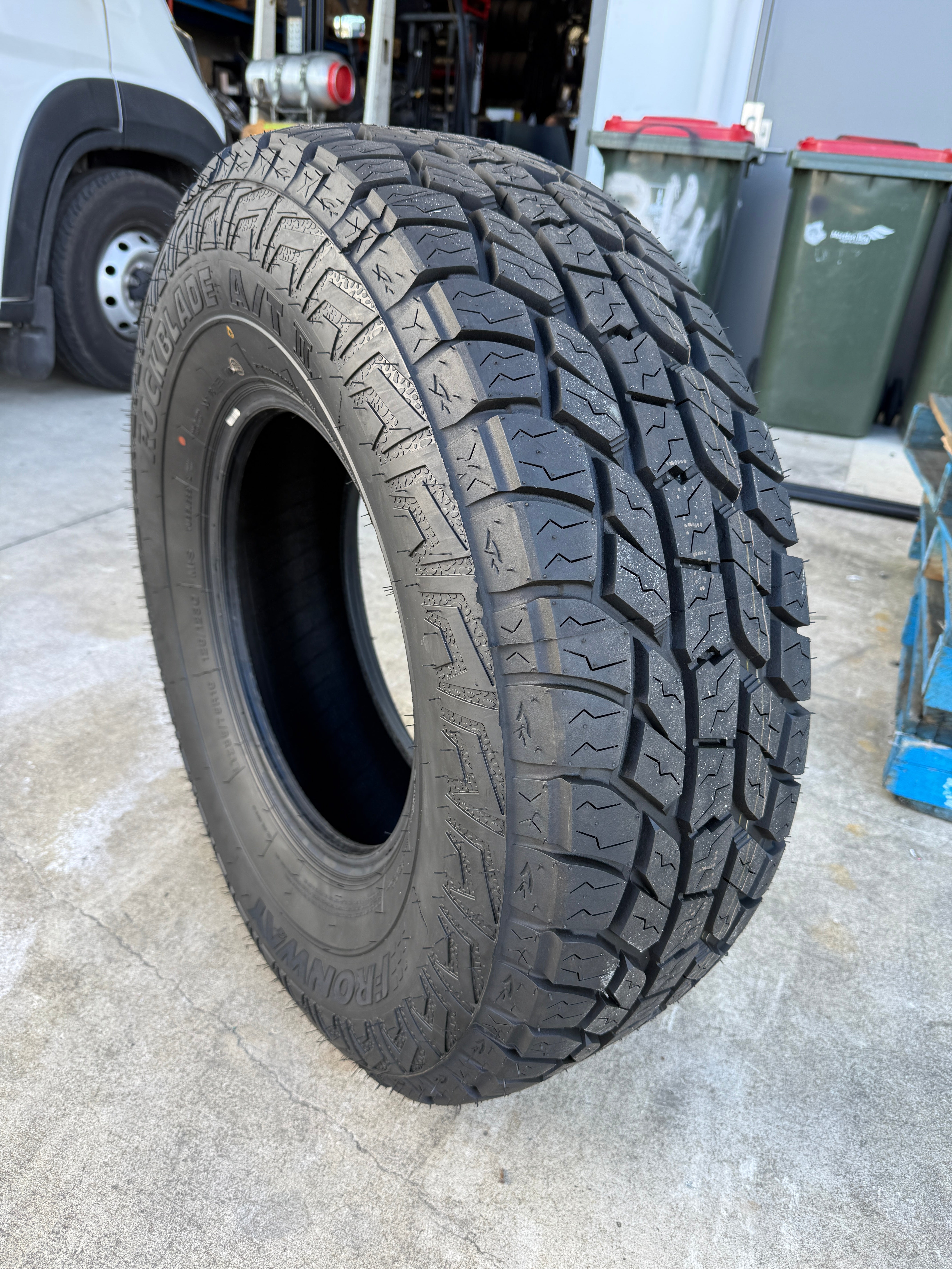 Fronway Rockblade A/T II LT285/75R16 126/123Q TAKE OFFS