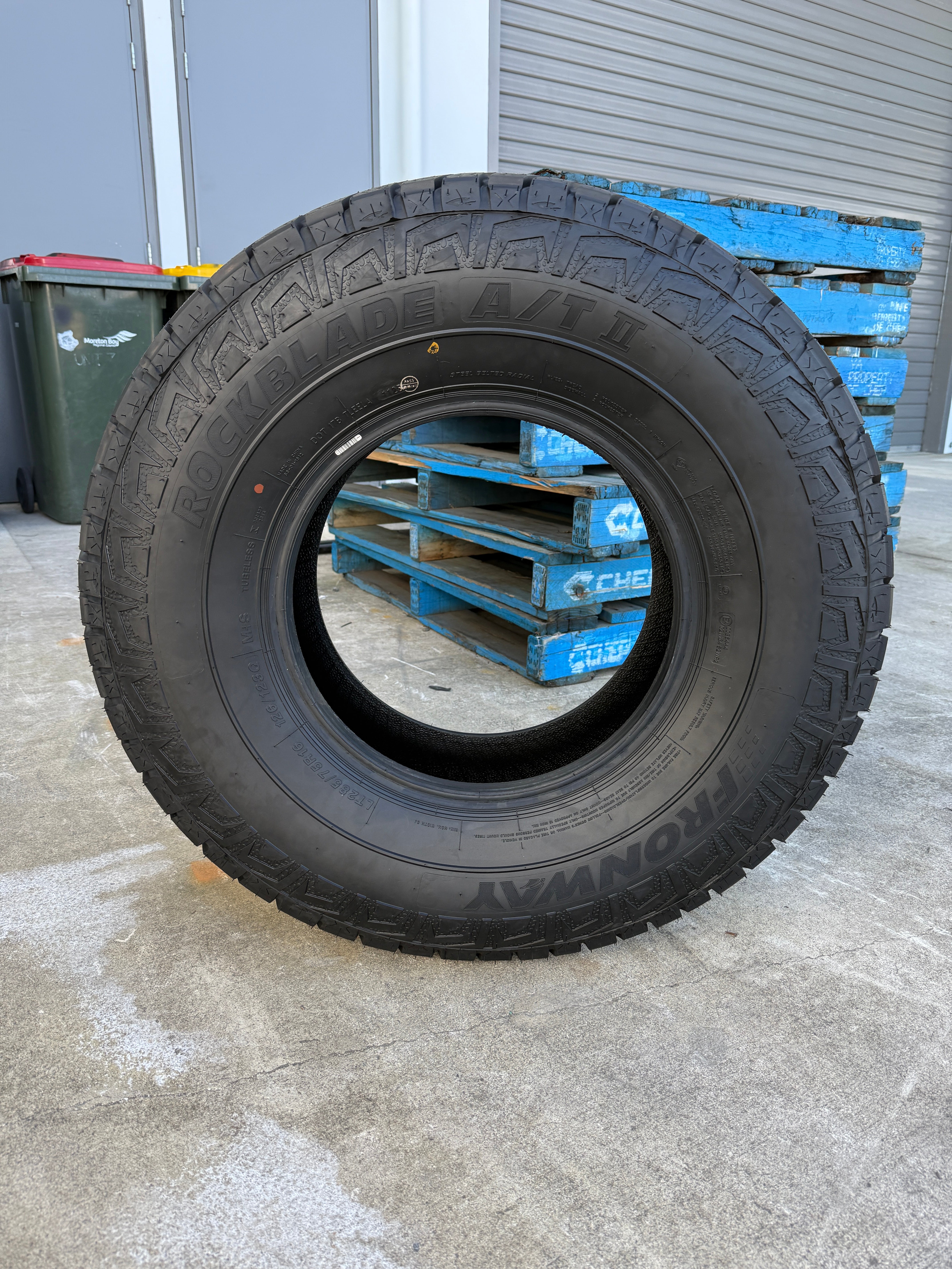 Fronway Rockblade A/T II LT285/75R16 126/123Q TAKE OFFS