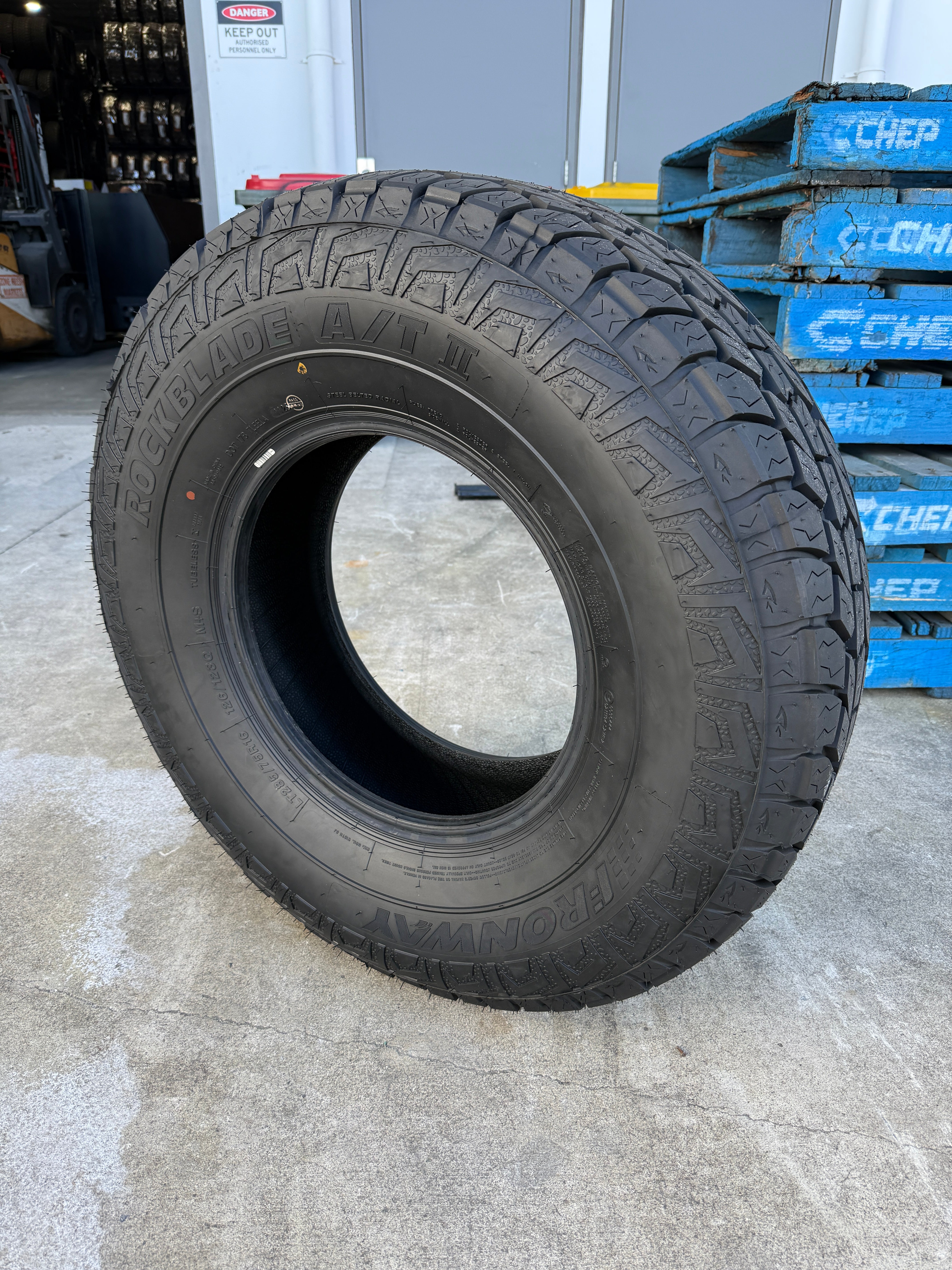 Fronway Rockblade A/T II LT285/75R16 126/123Q TAKE OFFS