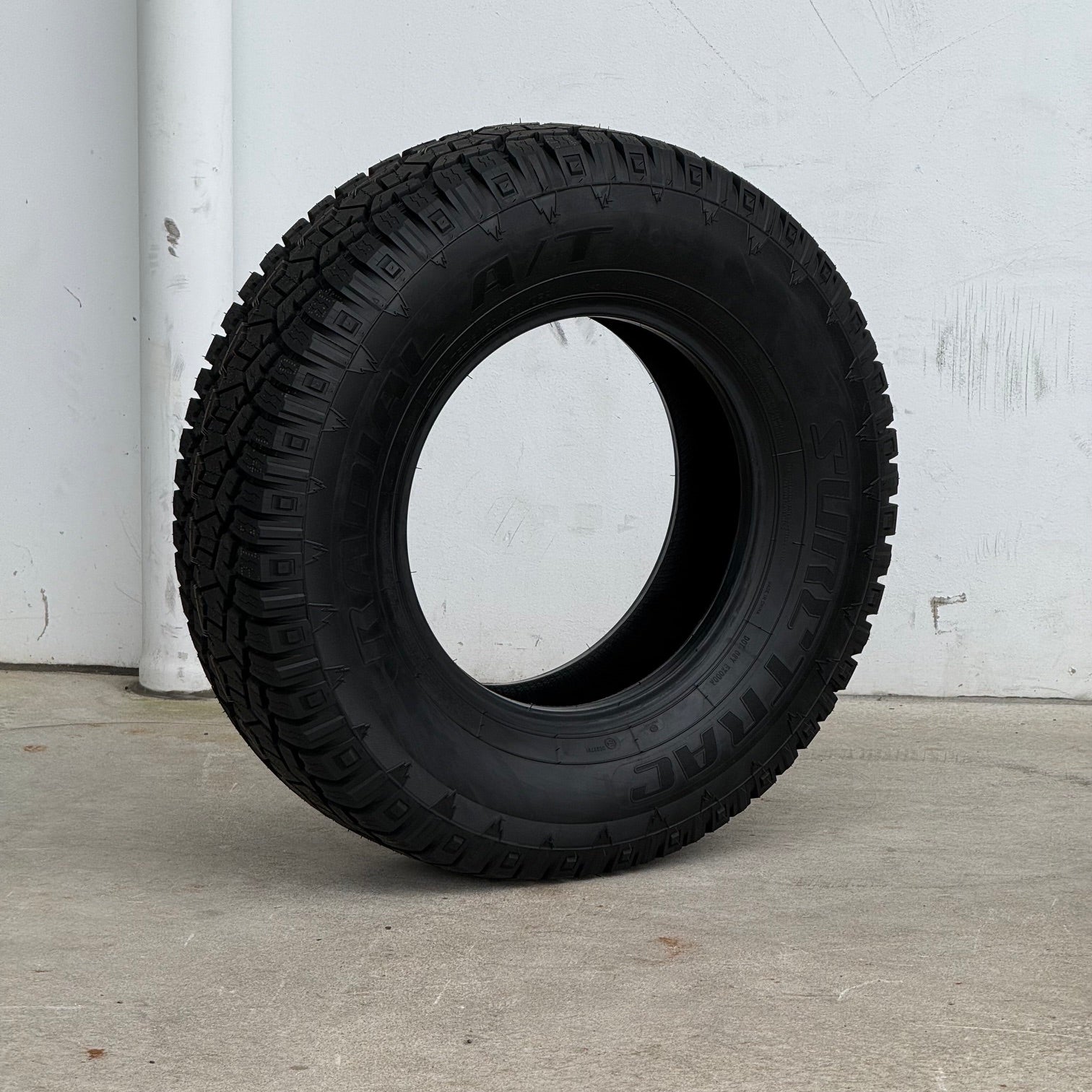 Suretrac LT245/75R16 120/116Q Radial A/T TAKE OFFS