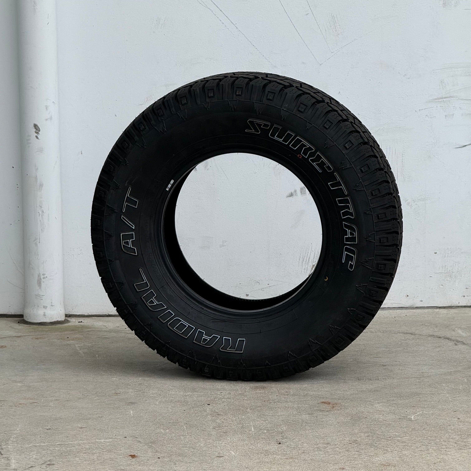 Suretrac LT245/75R16 120/116Q Radial A/T TAKE OFFS