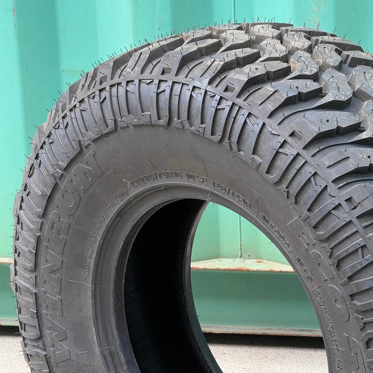 Winrun M/T305 LT285/75R16 126/123R TAKE-OFFS