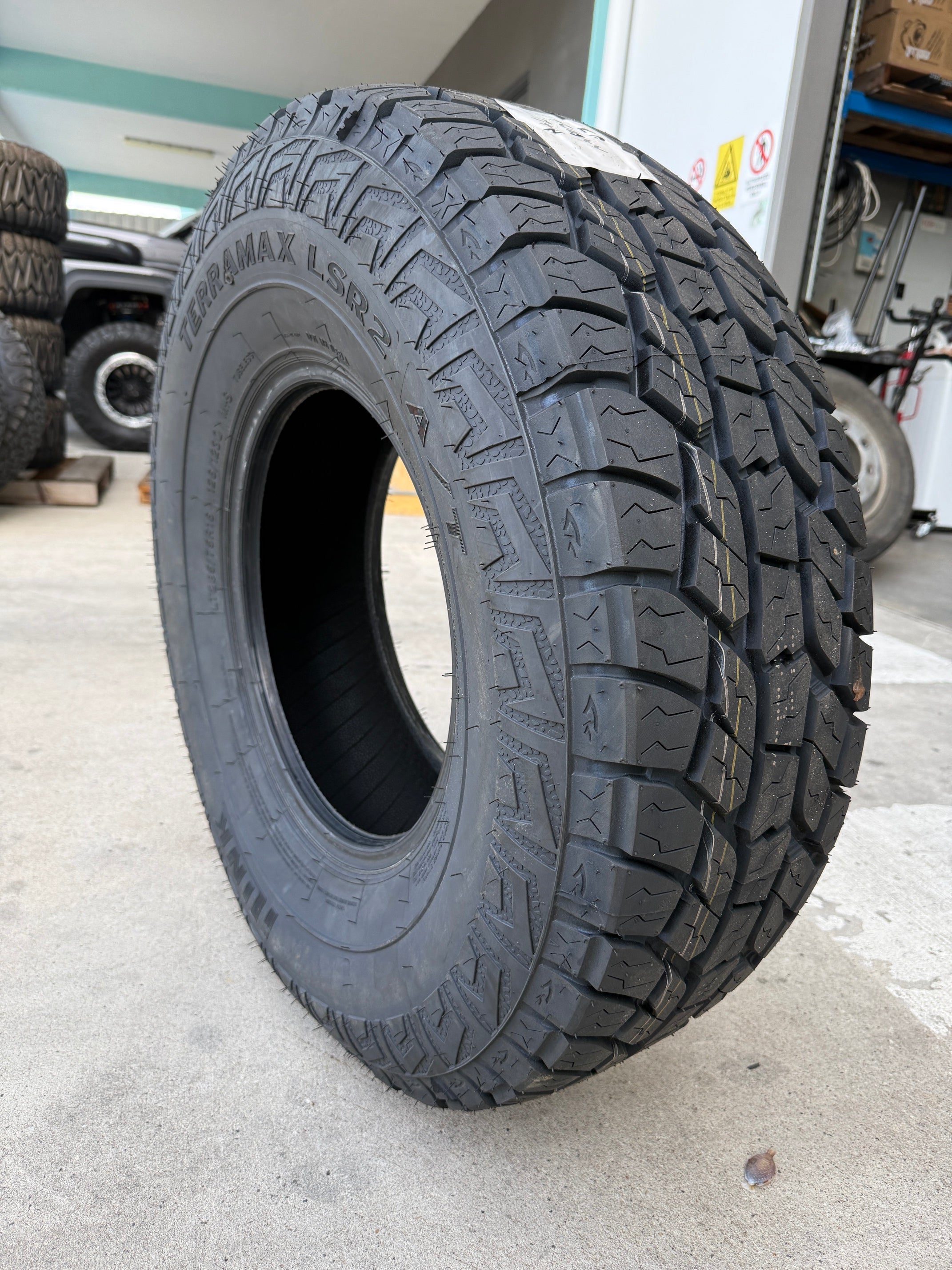 iLink Terramax LSR2 A/T LT285/75R16 126/123Q TAKE OFFS