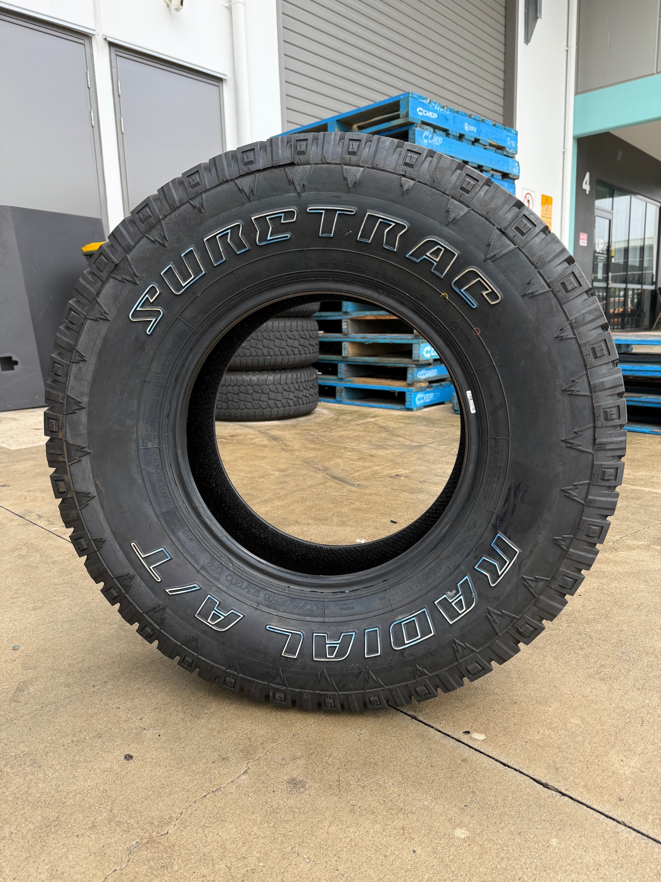 Suretrac LT265/75R16 123/120Q Radial A/T TAKE OFFS