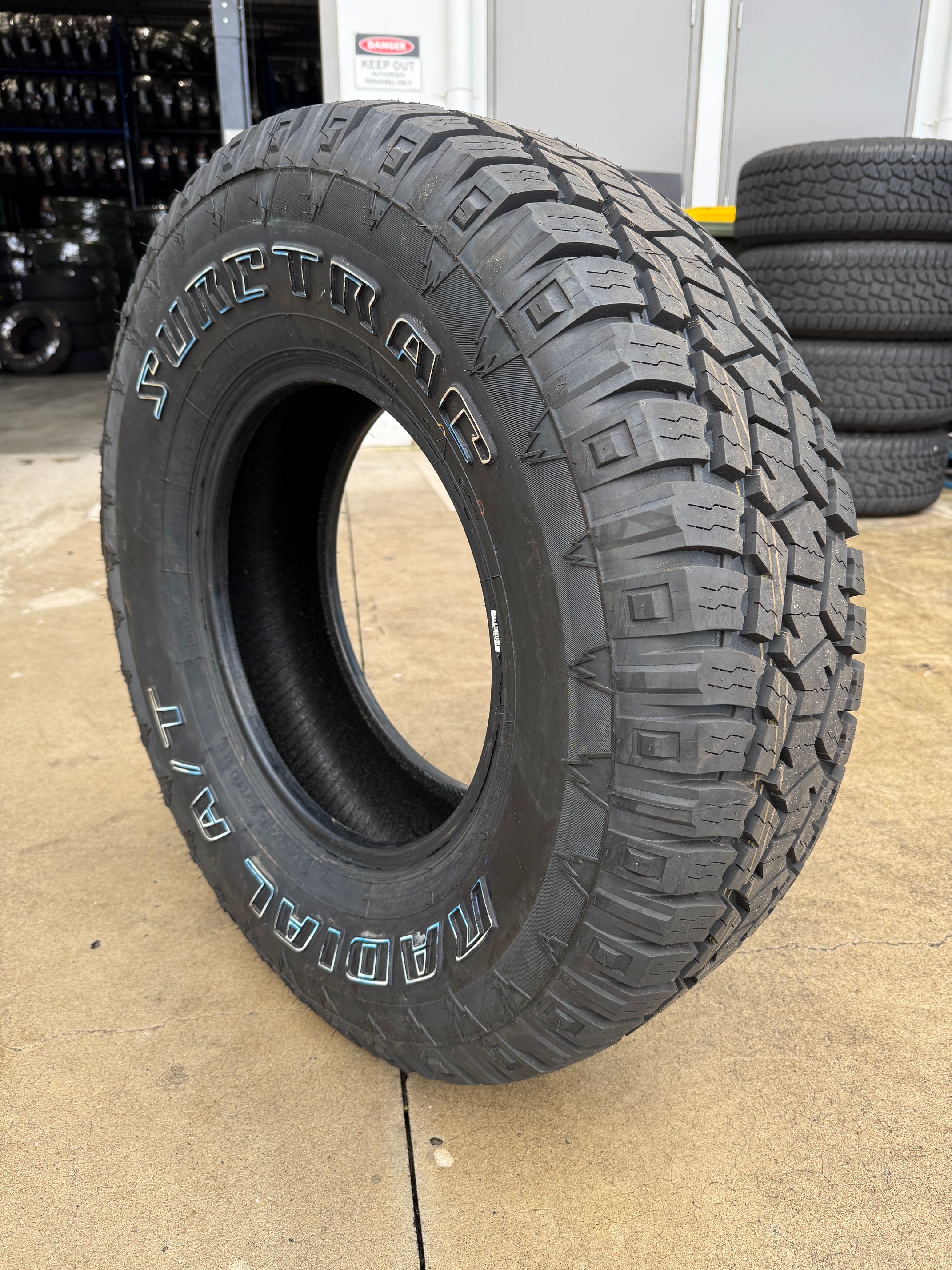 Suretrac LT265/75R16 123/120Q Radial A/T TAKE OFFS