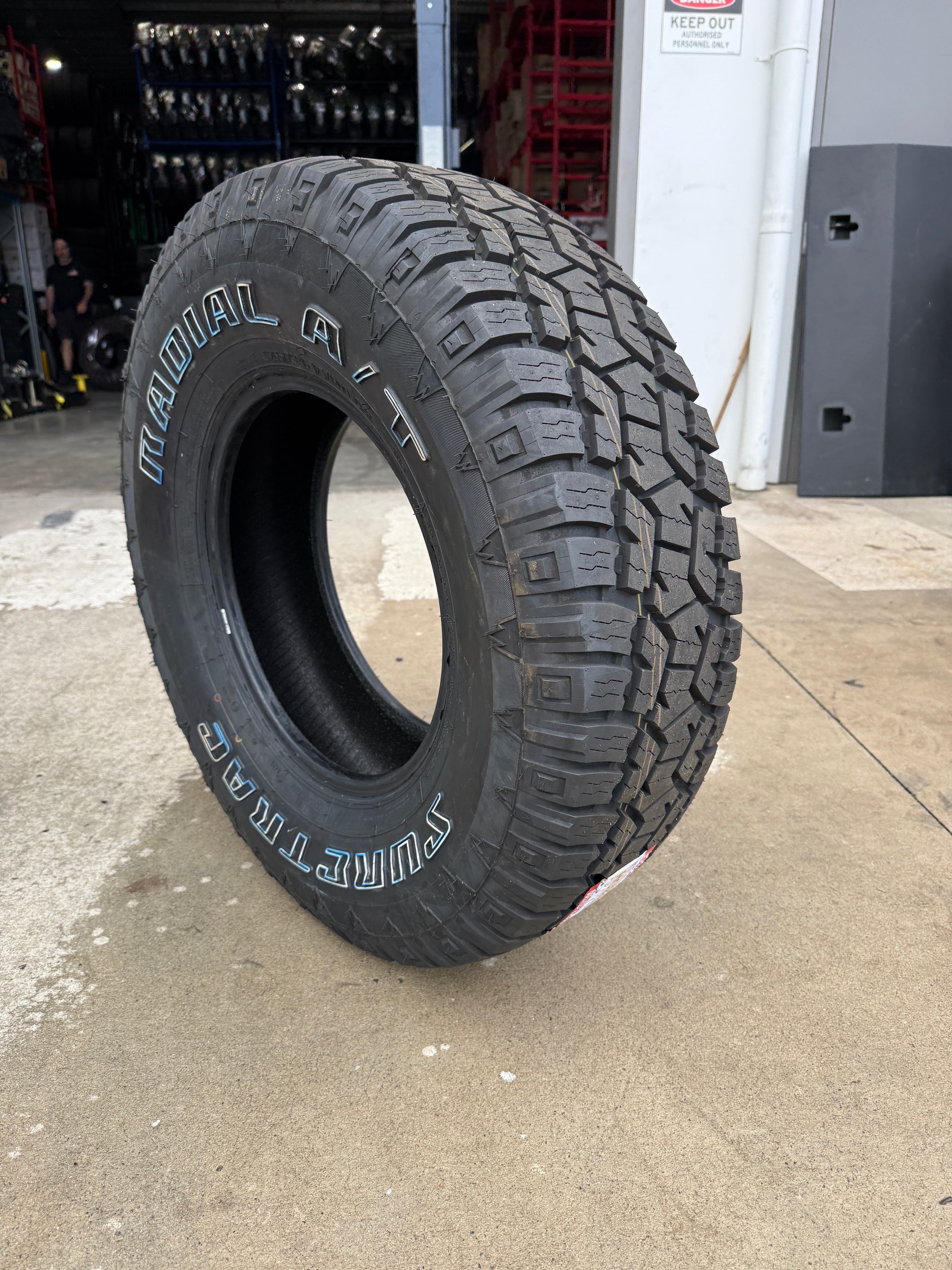 Suretrac LT265/75R16 123/120Q Radial A/T TAKE OFFS